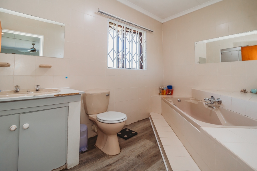 4 Bedroom Property for Sale in Loerie Park Western Cape